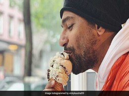 विक्की कौशल ने डाली आईसक्रीन खाते हुए फोटो, लड़कियां हुईं Crazy, बोलीं- 'कहां से लाते हो इतनी क्यूटनेस...' विक्की कौशल ने डाली आईसक्रीन खाते हुए फोटो, लड़कियां हुईं Crazy, बोलीं- 'कहां से लाते हो इतनी क्यूटनेस...'