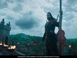 Fire Breaks Out On The Sets Of Chiranjeevi's <i>Sye Raa Narasimha Reddy</i> Fire Breaks Out On The Sets Of Chiranjeevi's <i>Sye Raa Narasimha Reddy</i>