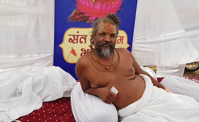 Lok Sabha Polls: FIR Against Computer Baba For Yoga Camp To Pray For Digvijaya Singh's Win