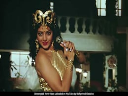 जब श्रीदेवी ने स्टेज पर 'मेरे हाथों में नौ-नौ चूड़ियां' पर किया था डांस, Video हुआ वायरल जब श्रीदेवी ने स्टेज पर 'मेरे हाथों में नौ-नौ चूड़ियां' पर किया था डांस, Video हुआ वायरल