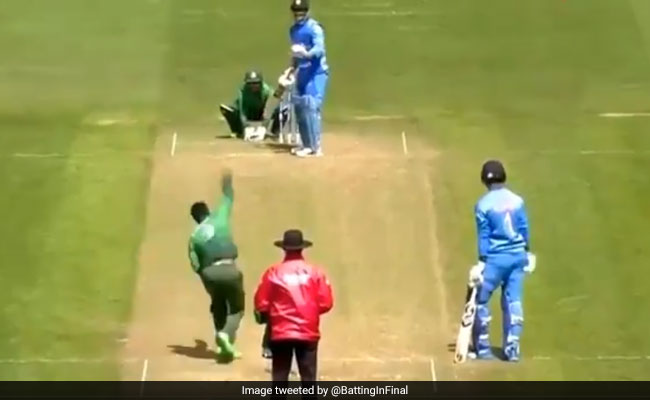 Ind Vs Ban: एमएस धोनी ने बल्लेबाजी के दौरान सजाई बांग्लादेश की फील्डिंग, हंसने लगे कमेंटेटर, देखें VIDEO