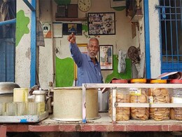 चाय वाला जिसे सामाजिक कार्य के लिए मिला पद्मश्री, फानी साइक्लोन के बाद कर रहा संघर्ष चाय वाला जिसे सामाजिक कार्य के लिए मिला पद्मश्री, फानी साइक्लोन के बाद कर रहा संघर्ष