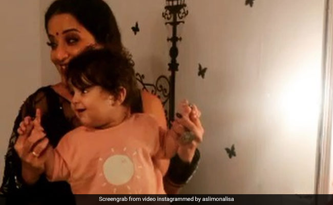 Bhojpuri Cinema: मोनालिसा ने बच्चे संग किया धमाकेदार डांस तो फैंस ने कहा सुपर क्यूट, देखें Video