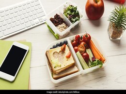 This Self-Heating Smart Lunchbox May Help You Ditch Office Queues For Microwave Forever  This Self-Heating Smart Lunchbox May Help You Ditch Office Queues For Microwave Forever