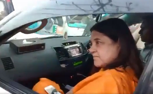 हैदराबाद एनकाउंटर : साध्वी ने मेनका गांधी पर निशाना साधा, कहा- वे सिर्फ 'जानवरों' से करती हैं प्यार