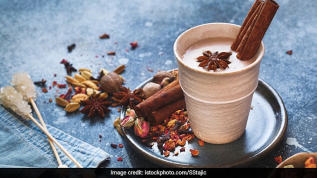 Cinnamon milk can be prepared at home in just a few minutes