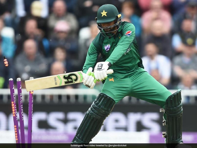 Pak vs Eng 4th ODI: शोएब मलिक इस अंदाज में हुए आउट, बॉलर मार्क वुड को भी आई हंसी, VIDEO