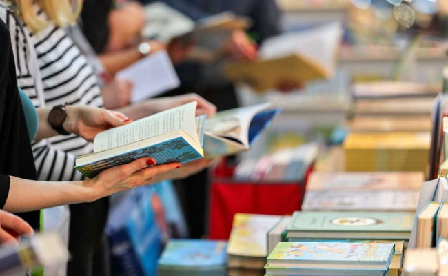 Sharjah-Based Indian Boy Builds Library For Neighbours