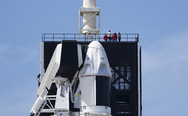 SpaceX To Simulate Astronaut Ejection In Final Test
