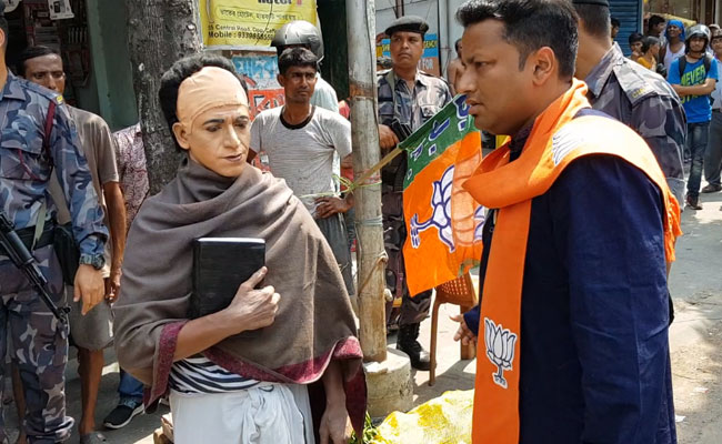 In Bengal, Vidyasagar Lookalike Campaigns For BJP Amid Row Over Statue