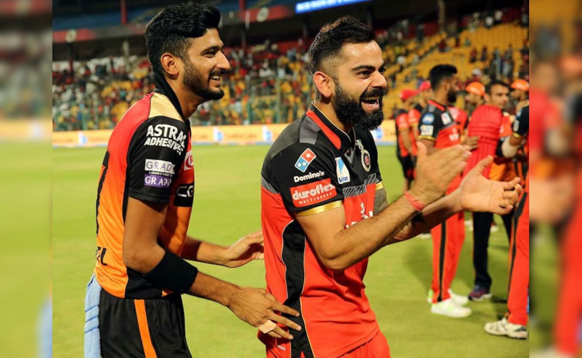 RCB vs SRH: आकाश चोपड़ा का बड़ा बयान, RCB को इन चार विदेशी खिलाड़ियों को देनी चाहिए प्लेइंग इलेवन में जगह