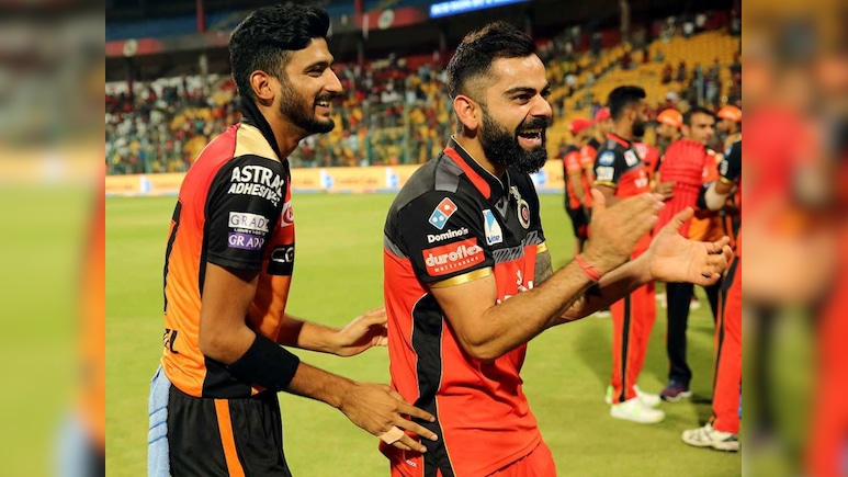 RCB vs SRH: आकाश चोपड़ा का बड़ा बयान, RCB को इन चार विदेशी खिलाड़ियों को देनी चाहिए प्लेइंग इलेवन में जगह