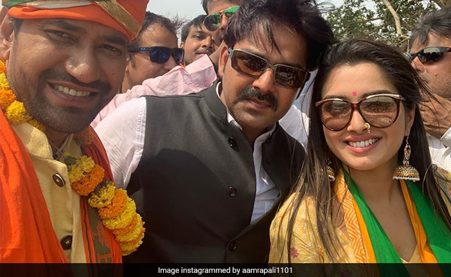 आम्रपाली दुबे ने पवन सिंह के साथ मिलकर निरहुआ के लिए कुछ यूं किया चुनाव प्रचार, Photos वायरल