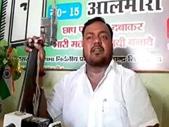 VIDEO: बक्सर में निर्दलीय उम्मीदवार ने प्रेस कॉन्फ्रेंस में लहराया तमंचा, कहा- 'संविधान की रक्षा के लिए...' VIDEO: बक्सर में निर्दलीय उम्मीदवार ने प्रेस कॉन्फ्रेंस में लहराया तमंचा, कहा- 'संविधान की रक्षा के लिए...'