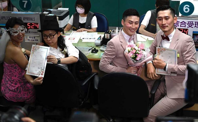 Taiwan Holds First Gay Marriages In Historic Day For Asia