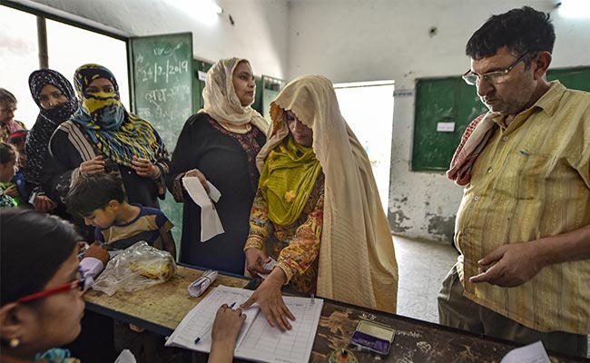 Re-Polling Ordered In 8 Booths Of Uttar Pradesh's Shahjahanpur Constituency