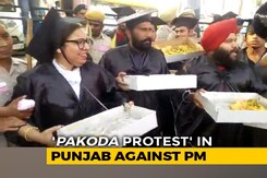 Pakoda Sellers In Graduation Robes Detained Before PM's Chandigarh Rally Pakoda Sellers In Graduation Robes Detained Before PM's Chandigarh Rally