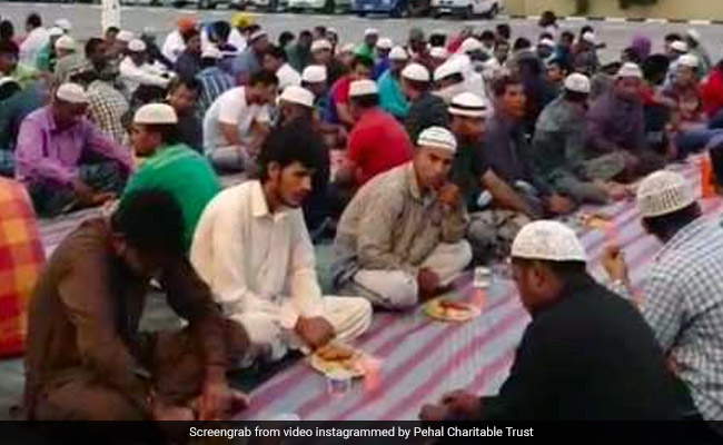 अयोध्या के श्री सीताराम मंदिर में हुई इफ्तार पार्टी, पुजारी बोले- मैं भविष्य में...