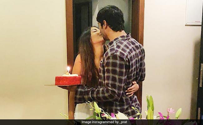How Prateik Babbar Surprised Wife Sanya On Her Birthday At Midnight