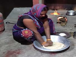 Despite PM's <i>Ujjwala Yojana</i>, Many In UP Villages Still Cooking On Stoves Despite PM's <i>Ujjwala Yojana</i>, Many In UP Villages Still Cooking On Stoves