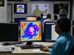 Cyclone Fani In Odisha: इमरजेंसी हेल्पलाइन नंबर जारी, यहां कॉल कर मांग सकते हैं मदद Cyclone Fani In Odisha: इमरजेंसी हेल्पलाइन नंबर जारी, यहां कॉल कर मांग सकते हैं मदद