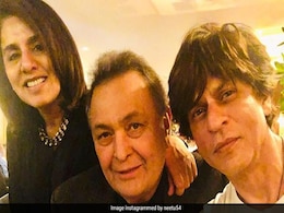 Shah Rukh Khan And Rishi Kapoor In A Priceless Pic From New York. Thank You, Neetu Shah Rukh Khan And Rishi Kapoor In A Priceless Pic From New York. Thank You, Neetu