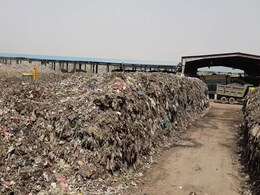 कुंभ का कचरा बन रहा इलाहाबादियों के लिए मुसीबत और अधिकारियों के लिए कमाई का जरिया कुंभ का कचरा बन रहा इलाहाबादियों के लिए मुसीबत और अधिकारियों के लिए कमाई का जरिया