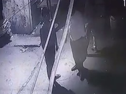 बेटी से छेड़छाड़ का विरोध करने पर पिता की हत्या, घटना का सीसीटीवी फुटेज आया सामने बेटी से छेड़छाड़ का विरोध करने पर पिता की हत्या, घटना का सीसीटीवी फुटेज आया सामने