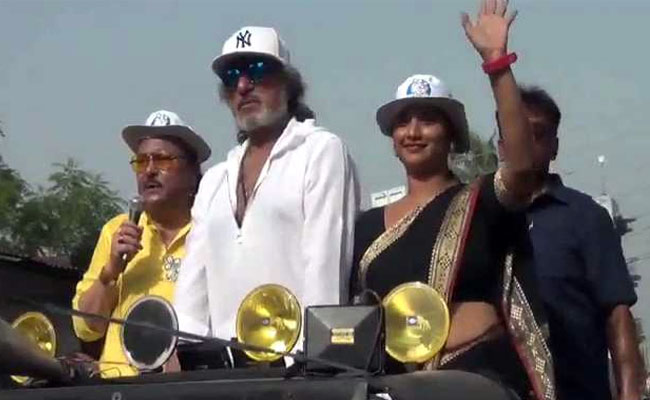 In Mamata Banerjee vs BJP, "<i>Jai Shri Ram</i>" At Trinamool Roadshow, Online