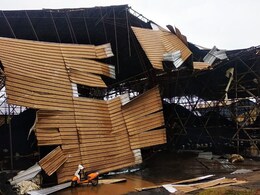 Cyclone Fani Live Updates: 8 Killed In Cyclone Fani As It Hits West Bengal, Kolkata Airport To Be Shut Cyclone Fani Live Updates: 8 Killed In Cyclone Fani As It Hits West Bengal, Kolkata Airport To Be Shut