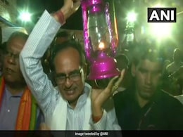 क्या शिवराज सिंह चौहान RJD में हुए शामिल? हाथ में थामा लालटेन तो Twitter पर आए ऐसे रिएक्शन, जानें पूरा मामला क्या शिवराज सिंह चौहान RJD में हुए शामिल? हाथ में थामा लालटेन तो Twitter पर आए ऐसे रिएक्शन, जानें पूरा मामला