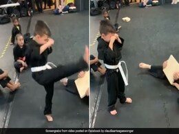कराटे सीख रहा बच्चा नहीं तोड़ पा रहा था टाइल, फिर रोते हुए गुस्से में किया ऐसा... देखें VIDEO कराटे सीख रहा बच्चा नहीं तोड़ पा रहा था टाइल, फिर रोते हुए गुस्से में किया ऐसा... देखें VIDEO