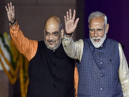 नरेंद्र मोदी के फिर पीएम बनने पर भाजपा पार्षद ने चमकाए लोगों के जूते, लोग बोले- 'अपने वॉर्ड में देखो परेशानियां...' नरेंद्र मोदी के फिर पीएम बनने पर भाजपा पार्षद ने चमकाए लोगों के जूते, लोग बोले- 'अपने वॉर्ड में देखो परेशानियां...'
