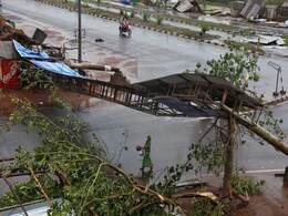 Cyclone Fani: चक्रवाती तूफान 'फानी' ने आठ लोगों की जान ली, अब रुख पश्चिम बंगाल की ओर Cyclone Fani: चक्रवाती तूफान 'फानी' ने आठ लोगों की जान ली, अब रुख पश्चिम बंगाल की ओर