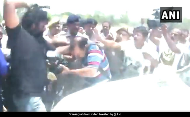 Video :  निजी सुरक्षा में लगे शख्स ने पटना में मीडियाकर्मी को पीटा, तेज प्रताप यादव ने कहा- मुझे मारने की साजिश