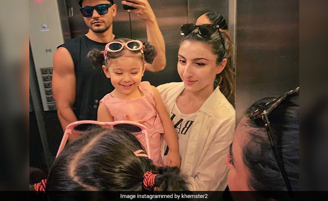 Seen This Adorable Pic Of 'Posers' Inaaya, Soha Ali Khan And Kunal Kemmu?