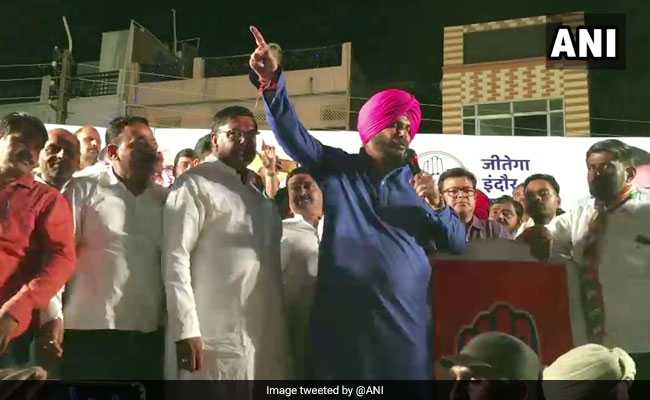 <i>"Kale Angrez"</i>: Navjot Singh Sidhu's Latest Attack On BJP