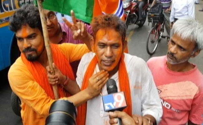Elections 2019: BJP Workers Celebrate As Trends Favour Party In West Bengal