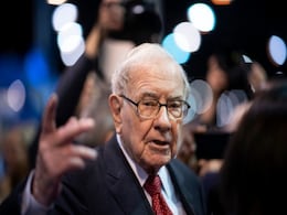 Markets Bleed, Billionaires Lose Wealth, But Warren Buffett Emerges Richer Markets Bleed, Billionaires Lose Wealth, But Warren Buffett Emerges Richer