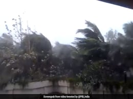 8 Dead As Cyclone Fani Hits West Bengal To Continue Further North-East 8 Dead As Cyclone Fani Hits West Bengal To Continue Further North-East