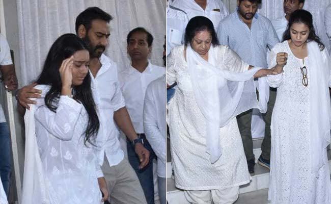 दादा वीरू देवगन की प्रार्थना सभा में फूट-फूटकर रोने लगीं पोती न्यासा, अजय देवगन ने यूं संभाला- Photo हुईं वायरल