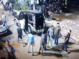 मध्यप्रदेश : भिंड में अस्पताल में दो गुट भिड़े, फायरिंग से एक व्यक्ति घायल मध्यप्रदेश : भिंड में अस्पताल में दो गुट भिड़े, फायरिंग से एक व्यक्ति घायल