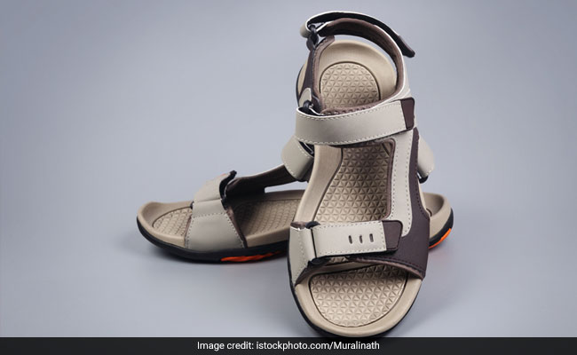 7 Trendy Floaters To Add Cool To Your Casual Looks