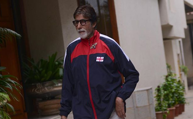 Amitabh Bachchan, 'In Pain,' Cancels Sunday Meeting With Fans