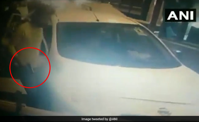 2 Men, Including Teacher, Arrested For Brandishing Fake Gun At Toll Plaza