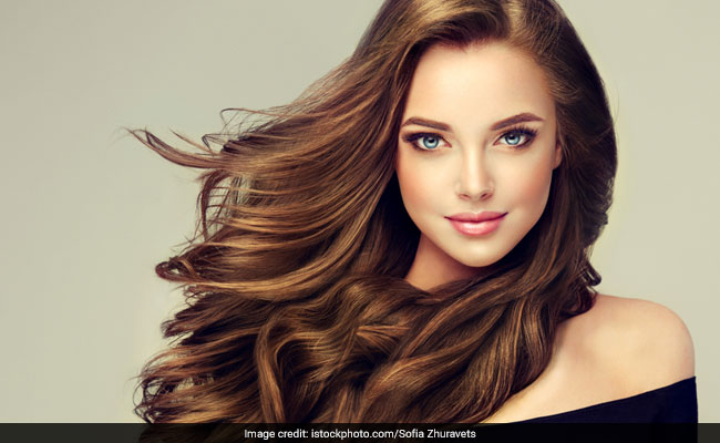 8 Tea Tree Oil Shampoos To Keep A Check On Dandruff