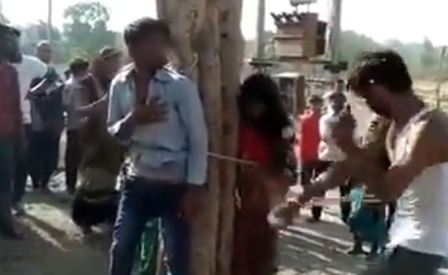 दूसरी शादी के लिए पति को छोड़ गई थी पत्नी... पहले पति ने बुलाया और पेड़ पर बांधकर पीटा, वीडियो हुआ Viral