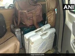 बिहार: मुजफ्फरपुर के होटल में मिलीं EVM और VVPAT मशीनें, मजिस्ट्रेट को कारण बताओ नोटिस जारी बिहार: मुजफ्फरपुर के होटल में मिलीं EVM और VVPAT मशीनें, मजिस्ट्रेट को कारण बताओ नोटिस जारी