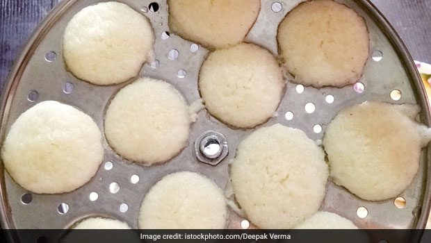 Watch: This Baked Vegetable Idli Recipe Is Weight Loss Friendly And Super Delicious