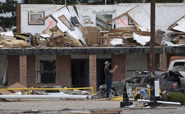 2 Killed As Powerful Tornado Devastates US's Oklahoma